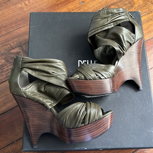 Pelle Moda Griffin Army Sheep Nappa criss cross wedge sandals size 6.5M - Picture 6 of 8